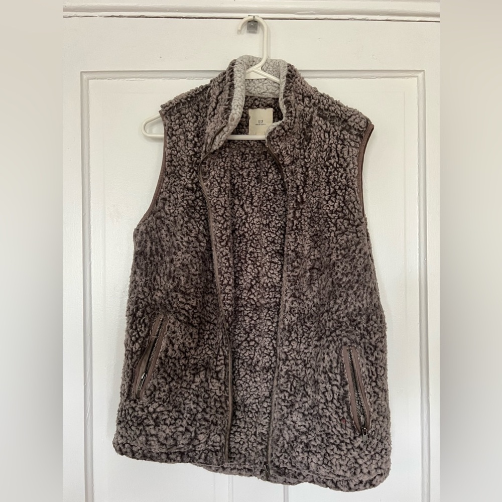 Thread Supply fuzzy vest size medium